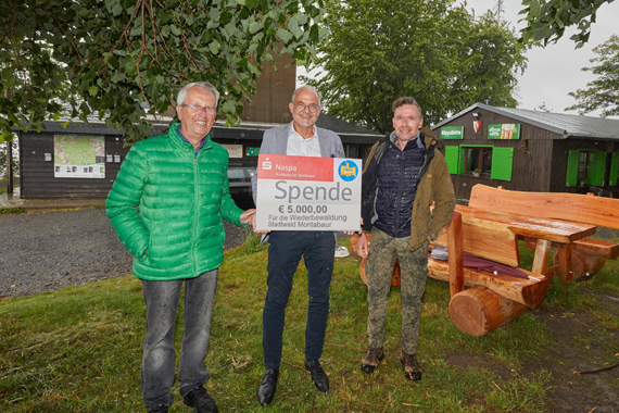 Lions-Club Montabaur Mons-Tabor spendet Erlös aus dem Adventskalenderprojekt für die Wiederbewaldung des Stadtwaldes Montabaur