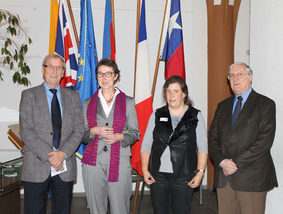 Die Akteure des „Tag des offenen Archivs“: (v.l.) Stadtbürgermeister Klaus Mies, Dr. Elsbeth Andre, Leiterin des Landeshauptarchivs, Dr. Regina Fiebich, Leiterin des Stadtarchivs, und Heimatforscher Dr. Hermann Josef Roth.