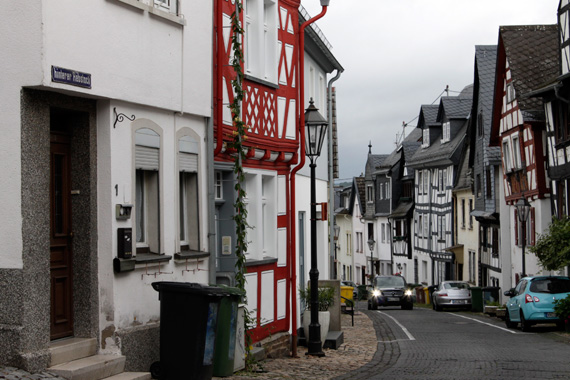 Weiterhin freie Fahrt am Hinteren Rebstock in Montabaur: Die Stadt hat ihre ursprünglich für August geplante Baumaßnahme auf das Frühjahr verschoben. 