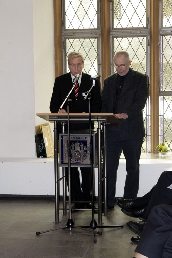 Stadtbürgermeister Klaus Mies (l.) mit Übersetzer Mike Clarke.