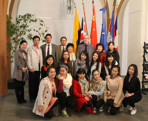 Stadtbürgermeister Klaus Mies (3. v. r.) begrüßte Dr. Franz-Peter Opelt (4. v. l.) und seine chinesischen Gäste aus der Provinz Fujian. 