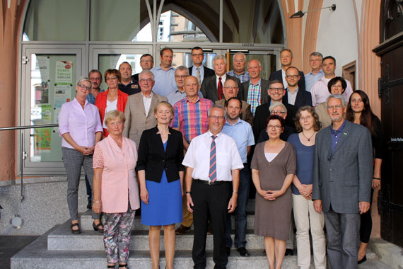 Der neue Stadtrat: 9 Frauen und 20 Männer werden künftig die Geschicke der Stadt Montabaur lenken. Die Zügel wird dabei Stadtbürgermeisterin Gabi Wieland (vorne, 2.v.l.) in der Hand halten. 