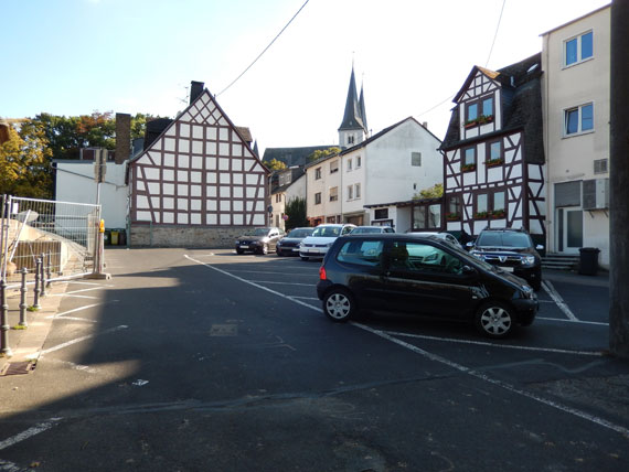 Der Parkplatz an der Judengasse soll im Laufe des Jahres in einen „Stadtbalkon“ umgestaltet werden mit Grünflächen, Bänken und einem neuen Geländer. Zuvor jedoch muss die darunterliegende Stadtmauer saniert werden. Das Bauprojekt Judengasse bildet den Auftakt zum neuen Stadtsanierungsprogramm.