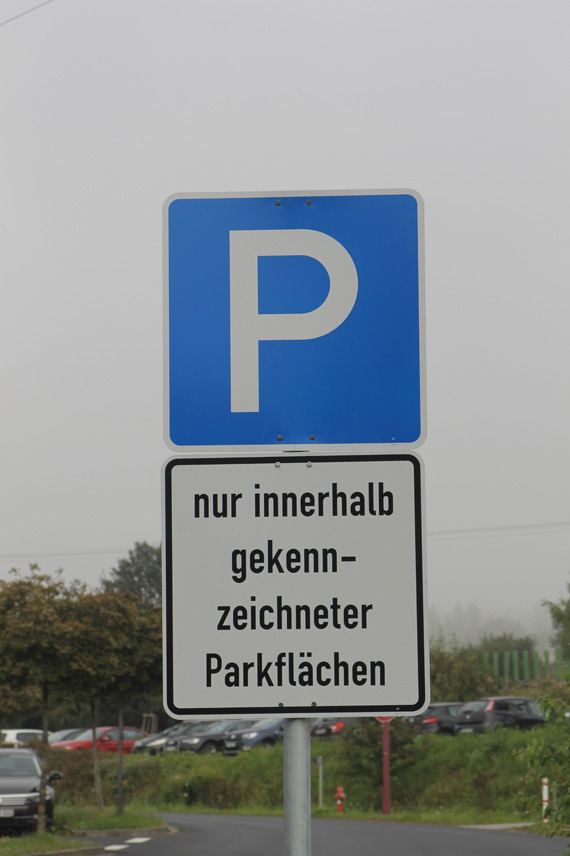 Jetzt gibt es kein Pardon mehr: Wer dieses Schild ignoriert und einfach wild parkt, muss mit einem „Knöllchen“ rechnen. 