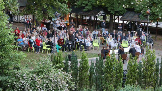 Das erste kostenlose Konzert des Bürgervereins Montabaur auf der neuen Veranstaltungsbühne im Gebück war ein voller Erfolg. Das erste kostenlose Konzert des Bürgervereins Montabaur auf der neuen Veranstaltungsbühne im Gebück war ein voller Erfolg.