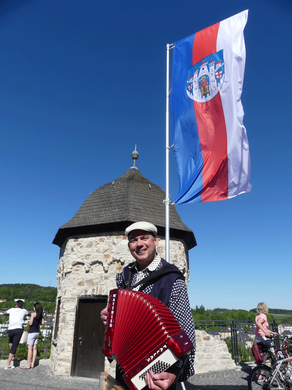 Matthieu Pallas erfreute die Besucher mit seinem Akkordeon.