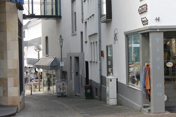 Die Klostergasse in der Montabaurer Innenstadt wird ab März von Grund auf erneuert. Fußgänger können die Baustelle nicht passieren.