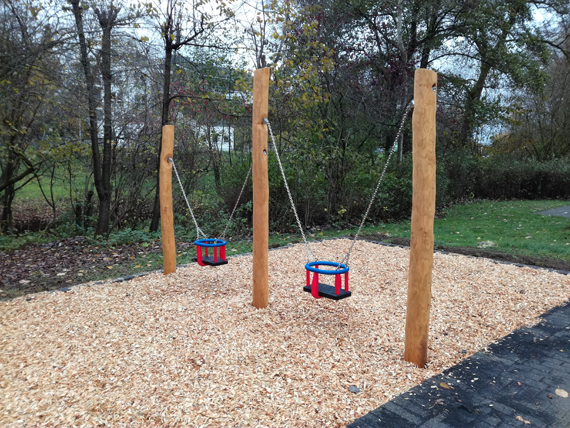 Hier die Kleinkinderschaukel ... 