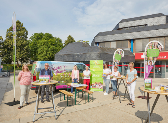 Frauenpower auf dem Wochenmarkt (Bild: Stadt Montabaur / Olaf Nitz)