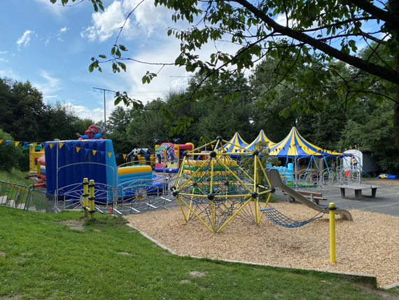 Kinderland Balu mit Riesen-Hüpfburgen, Bungee-Trampolin, Streichelzoo und Ponyreiten in der Freizeitanlage Quendelberg