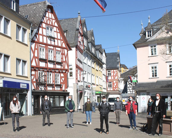 Im Rahmen des ersten Projekttreffens und führten Karin Maas, Leiterin der Tourist-Info, und Thomas Becker, Vertreter der Stadt Montabaur in der Arbeitsgemeinschaft Deutsche Fachwerkstädte, das Team des Landesprojektes KuLaDig durch die Altstadt und zeigten die schönsten Fachwerkhäuser.