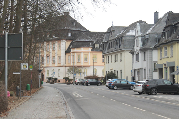 Die Bahnhofstraße in Montabaur soll in den nächsten Jahren von Grund auf neu gestaltet werden. Es ist das größte Einzelprojekt im Straßenbau, das im Haushalt 2021 angelegt ist. Die Bauarbeiten sollen im Herbst beginnen.
