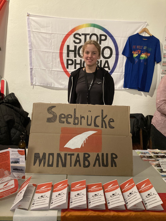 Keana Müller hat die Initiative „Seebrücke Montabaur“ ins Leben gerufen. Am 2. November laden die Mitglieder zu einem Treffen ins Haus der Jugend ein. Foto: Seebrücke
