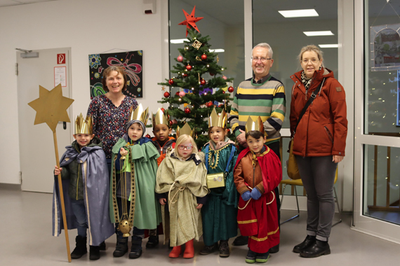 Im historischen Rathaus der Stadt Montabaur empfing der Erste Stadtbeigeordnete Gerd Frink die Sternsinger, entsandt diesmal von der Kita St. Peter. Begleitet wurden die Kinder von ihrer Erzieherin Meike Schultheis (r.) und von Pastoralreferentin Elke Weisbrod.