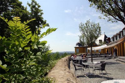 Schloss-Terrasse-quellMM-(1.jpg