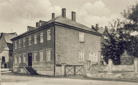 Die Verwahrschule auf einem Foto aus der Zeit um 1930 (Hospital, heute Standort der Deutschen Bank) (Fundstelle Foto: Sammlung Lorenz/Schwind)