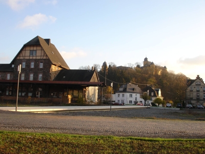 Fußweg Alter Bahnhof.JPG